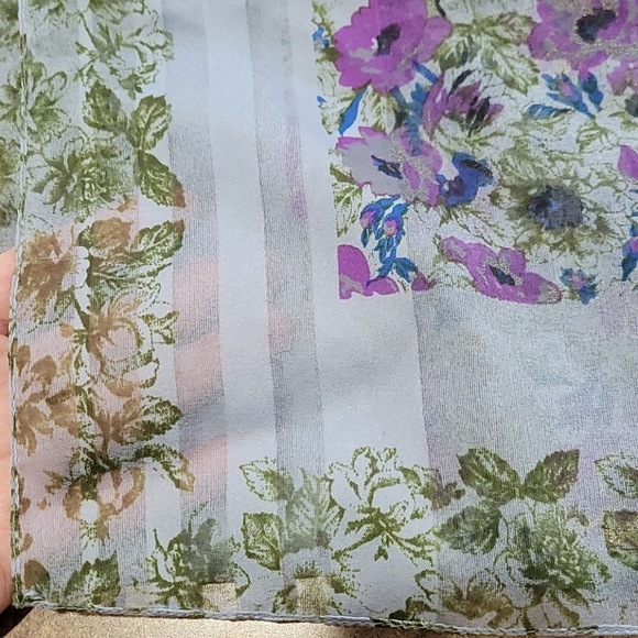 Beautiful made in Italy Floral Scarf!!! - Picture 3 of 5